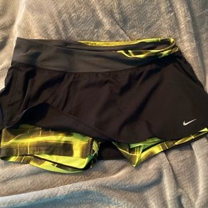 Niki women’s tennis skirt. Large great condition.